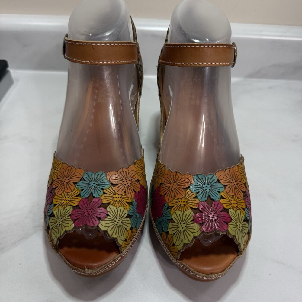 L'Artiste by Spring Step AVNIA Floral Sandals Size 38 Camel Multi 2.5” Heel NEW - Picture 2 of 12